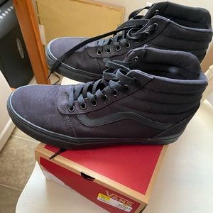 Vans Ward Hi womens 11 black/black canvas - excellent used condition